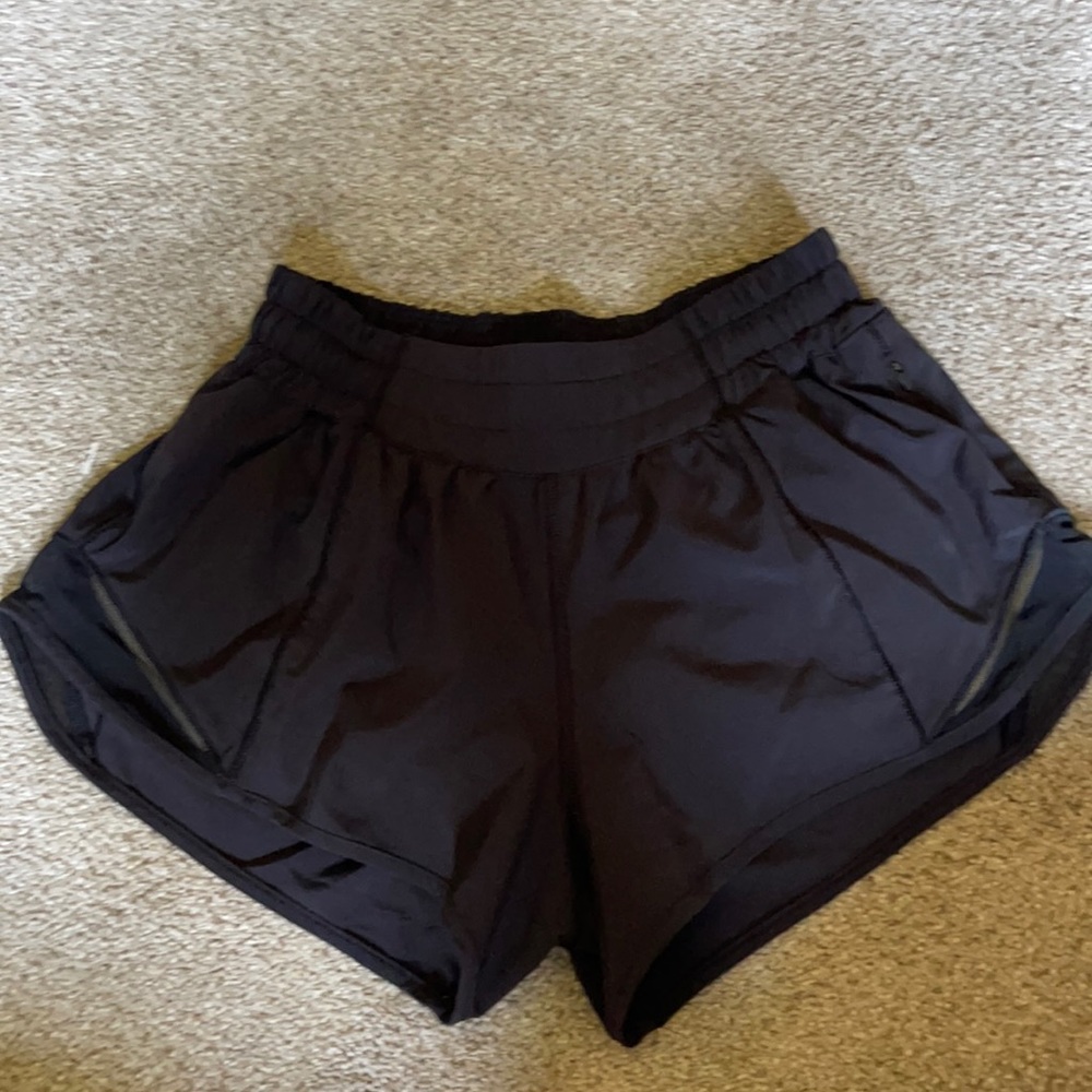 Lululemon hotty hot shorts 2.5